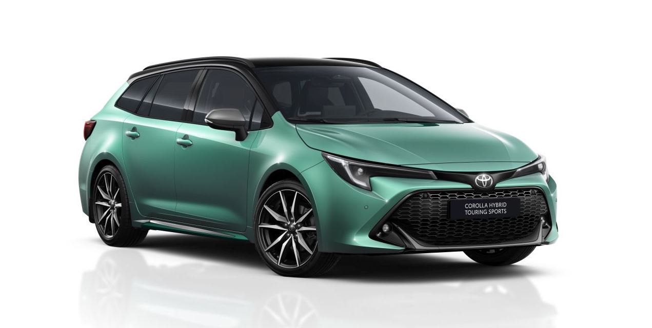 Toyota_Corolla_Hybrid_Cebia