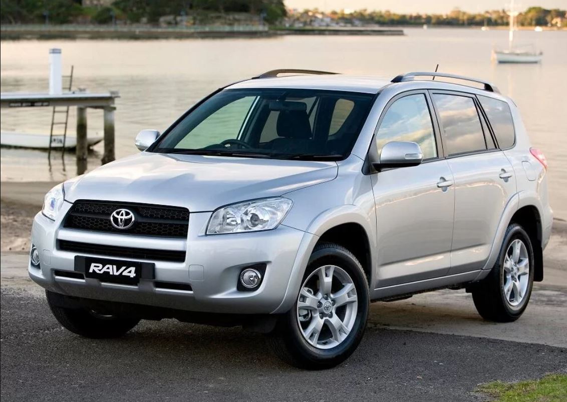 Toyota_RAV4_III_Cebia